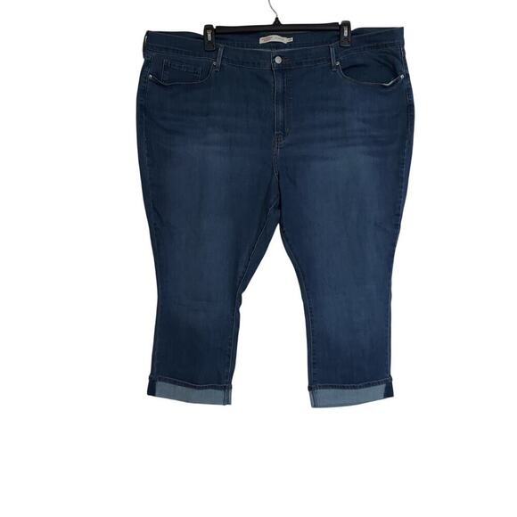 Levi's Signature Plus Size High-Rise Medium Wash Denim Capri Length Jeans - Picture 4 of 9